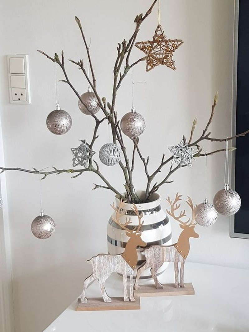 Árbol de Navidad hecho de ramas