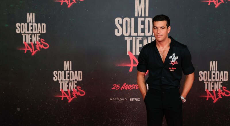 El actor español Álvaro Morte, conocido por su papel de El Profesor en La Casa de Papel, asiste al estreno de su nueva película, Mi soledad tiene alas, en Madrid.