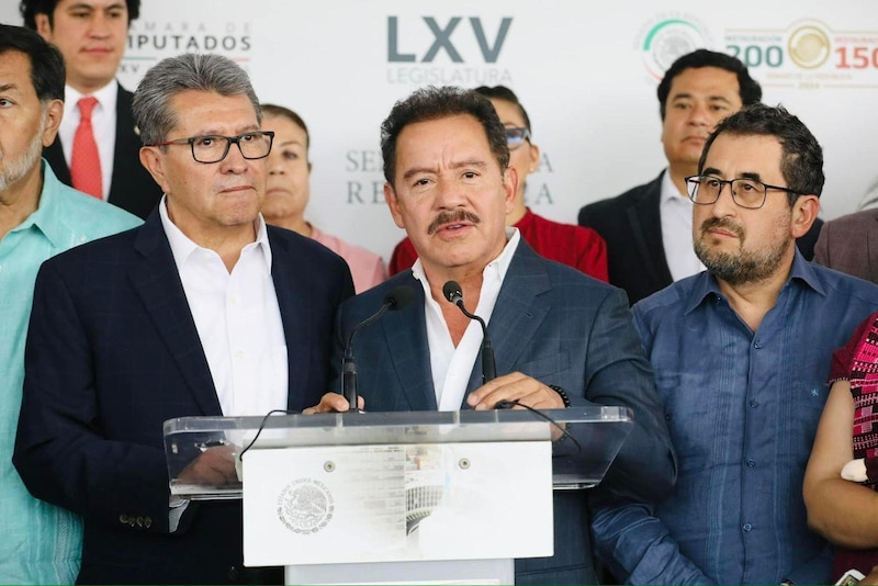 El gobernador de Oaxaca, Alejandro Murat, durante una conferencia de prensa.