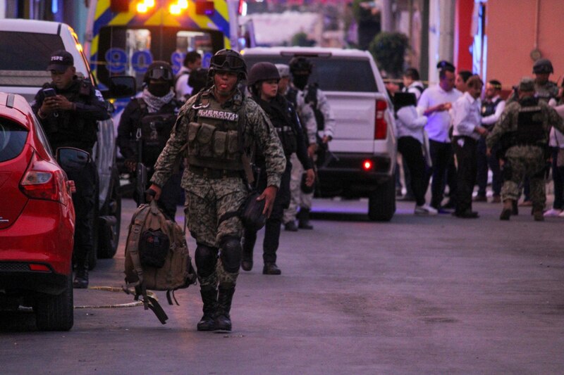 Enfrentamiento entre policías y civiles deja un muerto y varios heridos