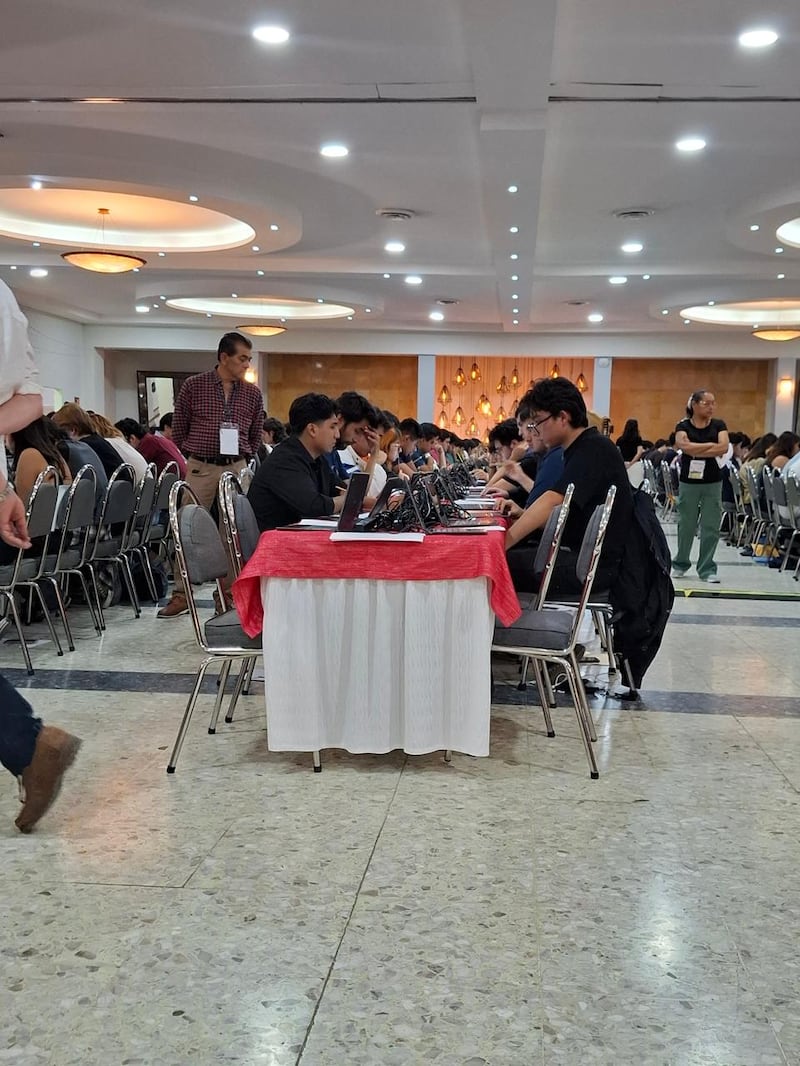 Aspirantes llegan a sede del Examen de Control Presencial de la UNAM 2026 en León