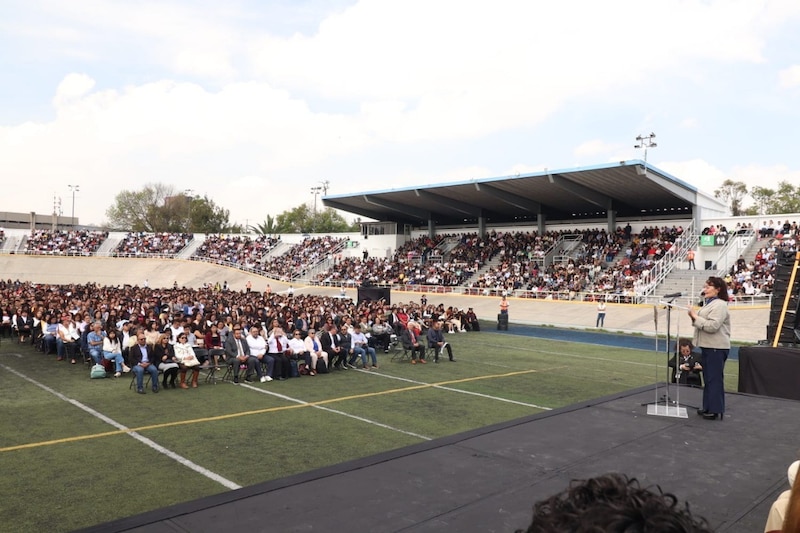 Más de 3 mil 800 estudiantes concluyeron su formación en la Universidad Nacional Rosario Castellanos, en un acto histórico que marca su consolidación como institución nacional de educación superior.
