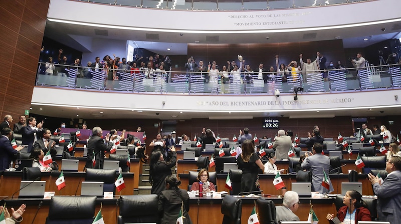 Title: Diputados y diputadas celebran el 2021, Año del Bicentenario de la Independencia de México