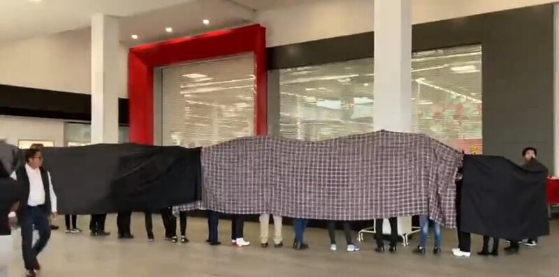 ¡Mira como estas personas se divierten en el supermercado!