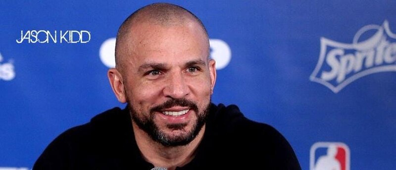 Jason Kidd, el entrenador de los Mavericks, sonríe durante una conferencia de prensa