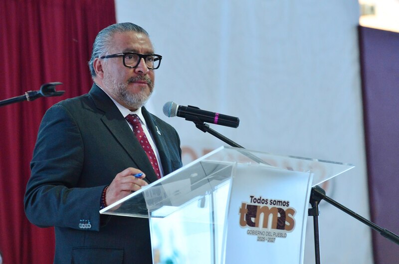 Horacio Duarte Olivares hablando en un evento oficial del Estado de México