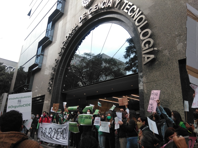 Possible title: Protesta en el CIDE contra el recorte presupuestal