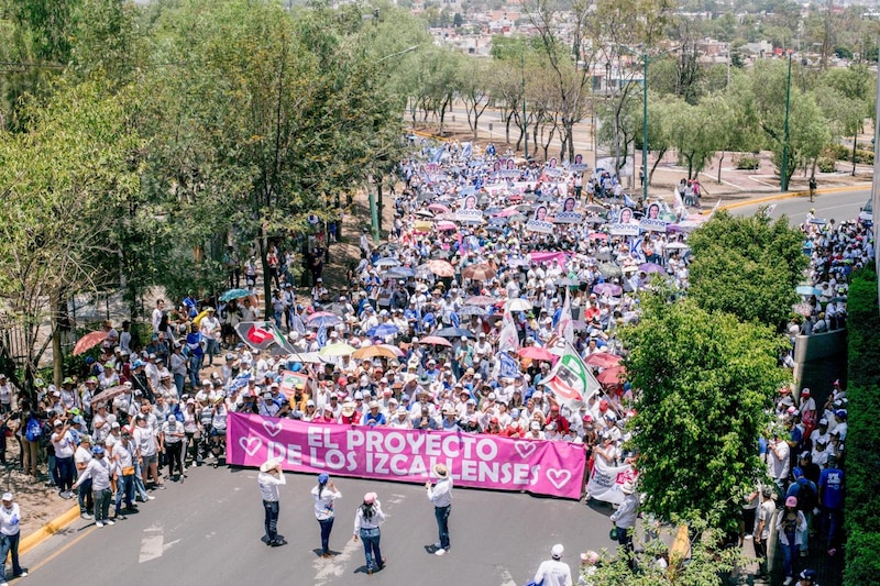 Multitudinaria marcha en la Ciudad de México en apoyo a AMLO