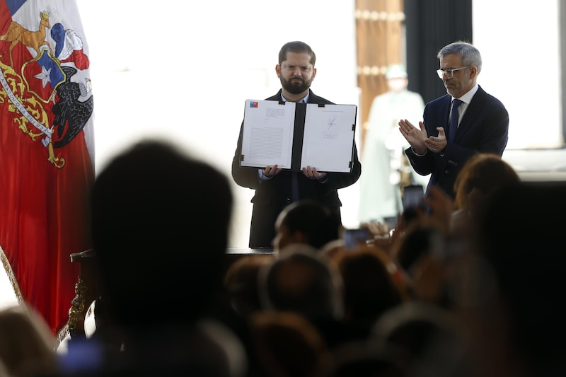 El presidente firma la ley de aborto