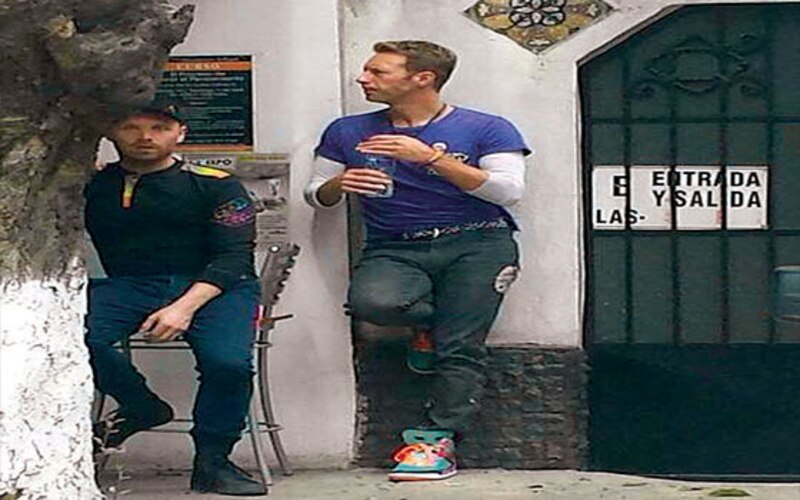 Chris Martin, vocalista de Coldplay, es captado en una cafetería de la Ciudad de México