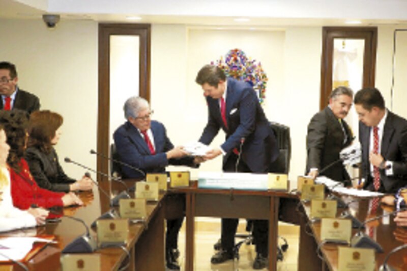 Firma de un convenio de colaboración entre la Secretaría de Educación Pública y el Instituto Nacional de Estadística y Geografía.