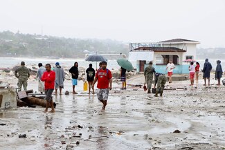 Reanudan operaciones aeropuertos de Huatulco y Puerto Escondido tras paso del huracán Erick.