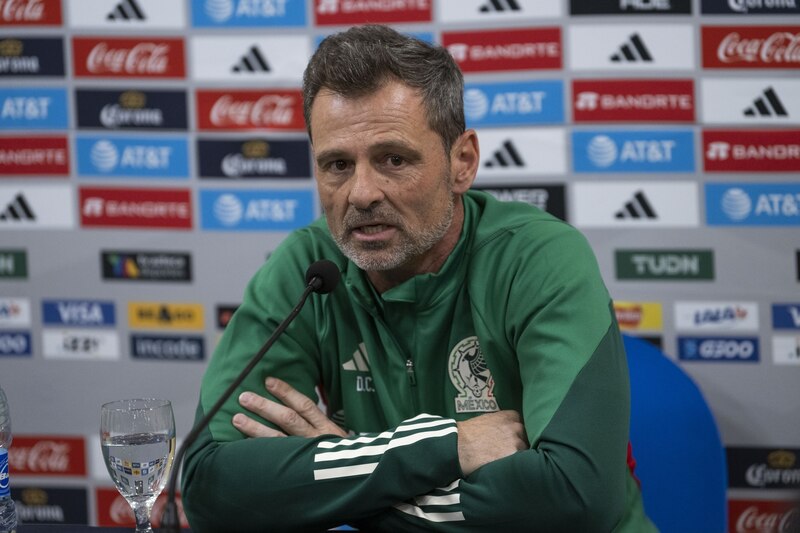Title: Gerardo Martino, director técnico de la Selección Mexicana de Fútbol, durante una conferencia de prensa