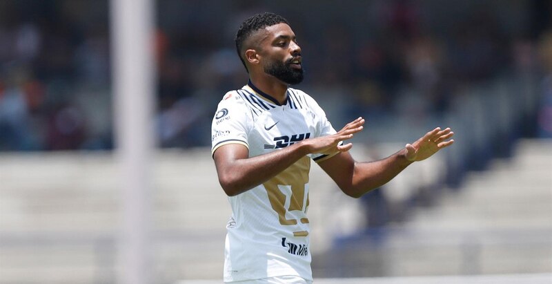 Jugador de fútbol americano en acción