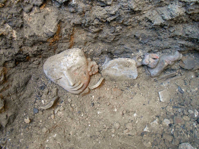 Máscara de barro prehispánica