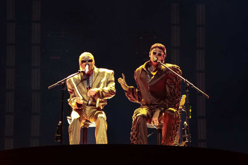 Ca7riel y Paco Amoroso en concierto desde el Palacio de los Deportes