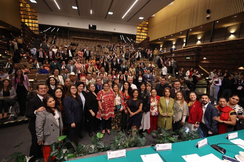 La imagen de la ministra Lenia Batres con diputados de Morena fue la única que se hizo pública, pese a que otras dos juezas del máximo tribunal del país asistieron a encuentro con los legisladores de la 4T