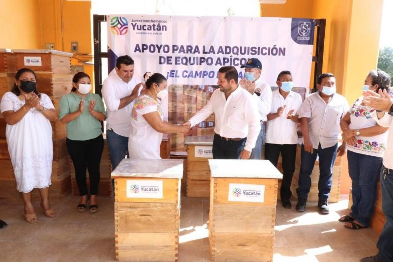 Entrega de apoyos para la adquisición de equipo apícola en Yucatán