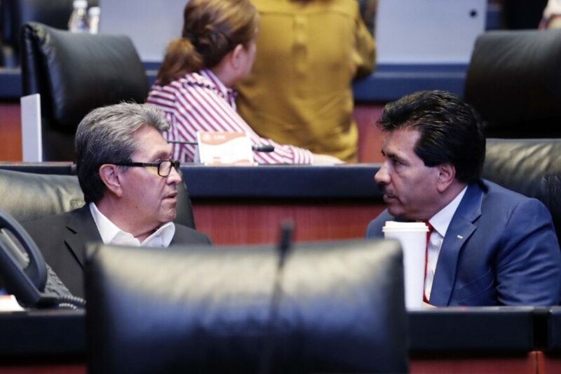 Diputados discuten en el Congreso