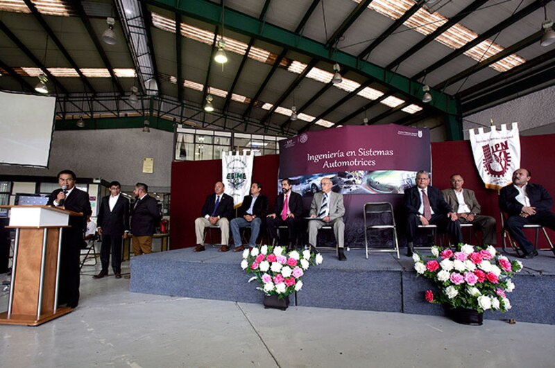 Inauguración de la carrera de Ingeniería en Sistemas Automotrices en la ESIME Culhuacán.