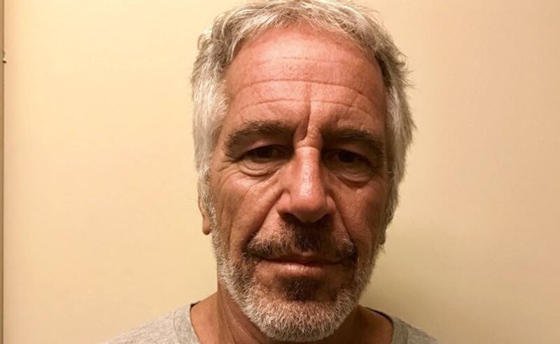El multimillonario Jeffrey Epstein se suicida en la cárcel
