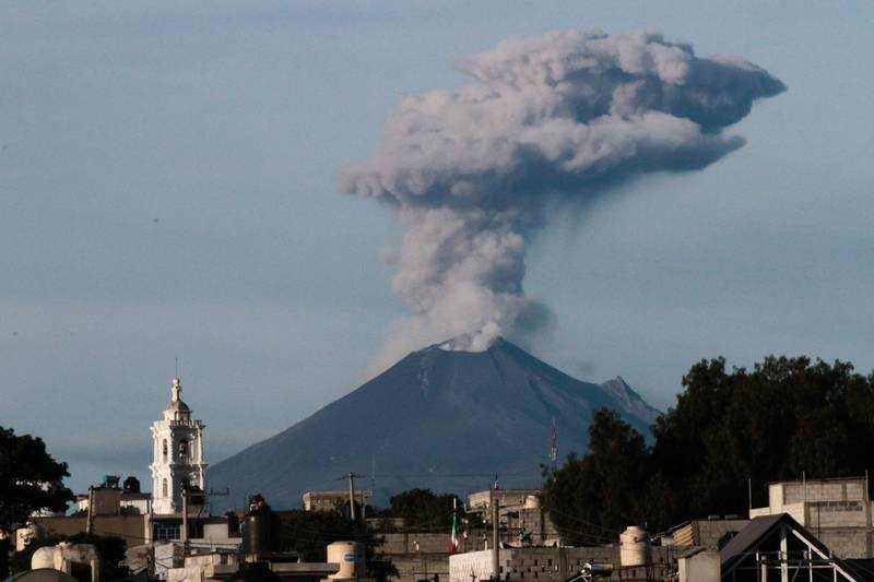 Volcán Popocatépetl en erupción