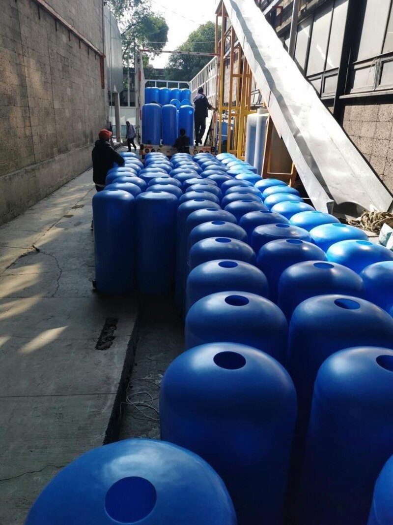Producción de tanques de agua en una fábrica