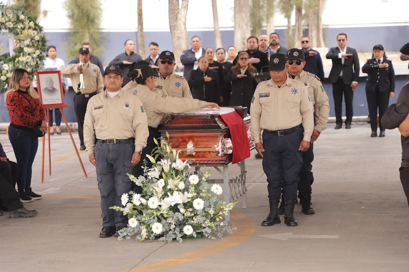 Ceremonia de homenaje en Tecámac a Marcos Castillo Santiago, policía fallecido en acto de servicio