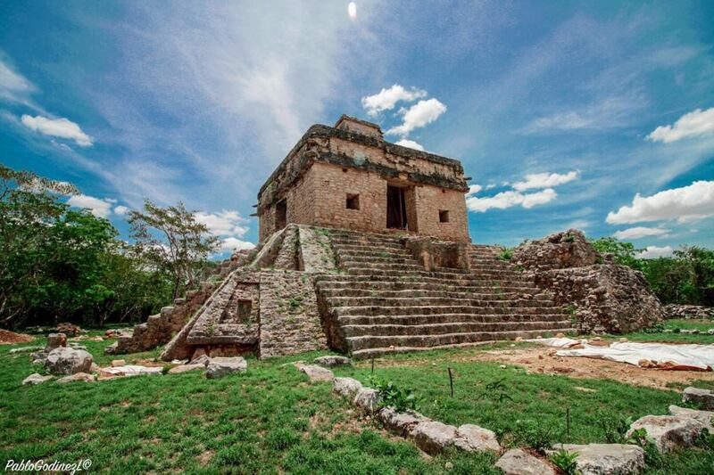 Templo maya en ruinas