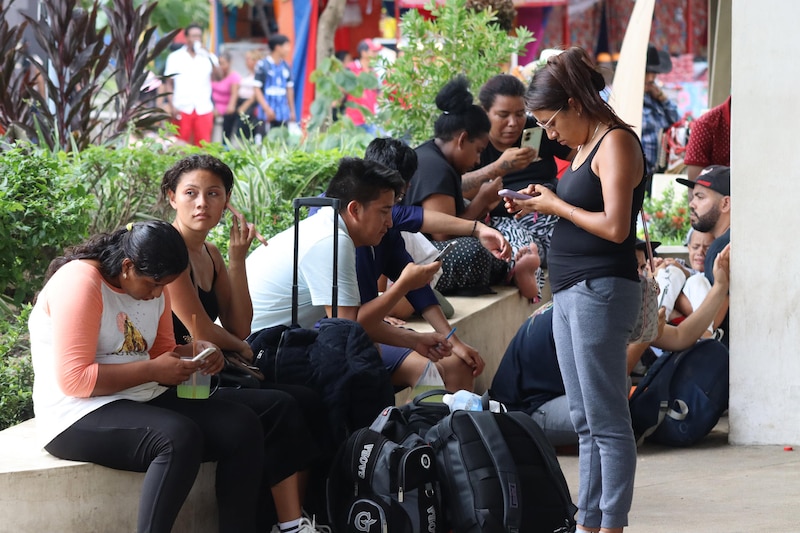 Jóvenes venezolanos en la frontera con Colombia