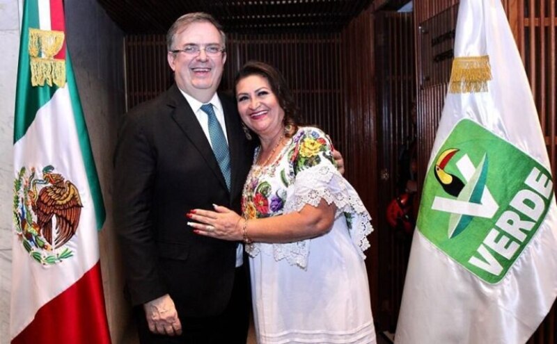 El gobernador de Chiapas, Rutilio Escandón, se reúne con la secretaria de Educación, Delfina Gómez.