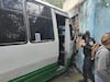 Choque de microbús en Peralvillo deja 10 lesionados y daños en vivienda