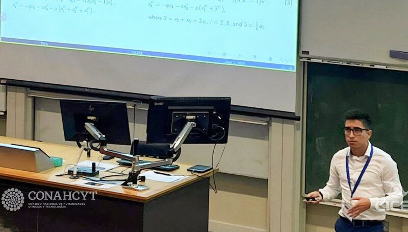 Fórmulas matemáticas en una pizarra.