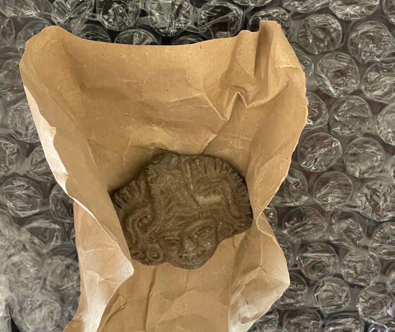 Amuleto de piedra tallada
