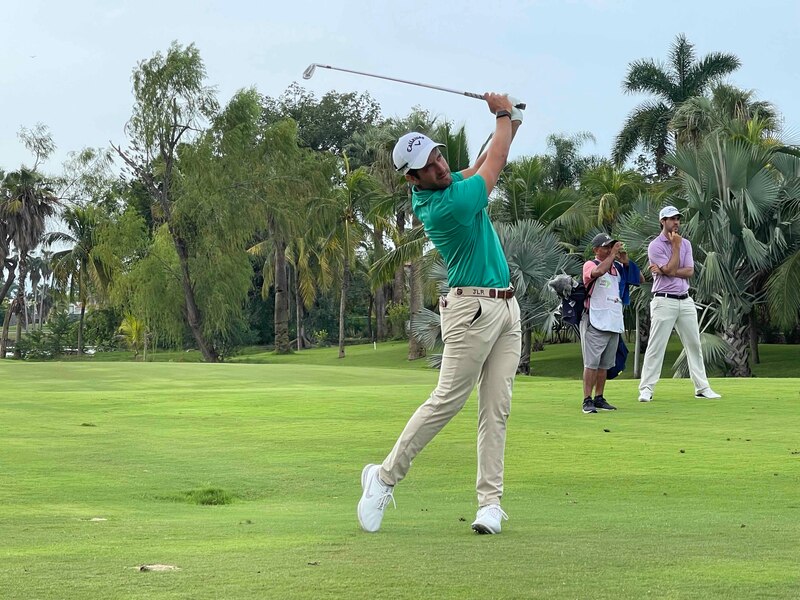 Golfista en acción