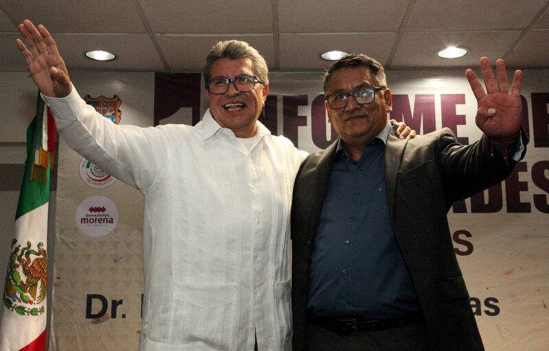 El Dr. Pedro Haces Barba, líder de la Confederación Autónoma de Trabajadores y Campesinos (CATAC), y Napoleón Gómez Urrutia, líder del Sindicato Minero, durante la conferencia de prensa para anunciar su alianza política.