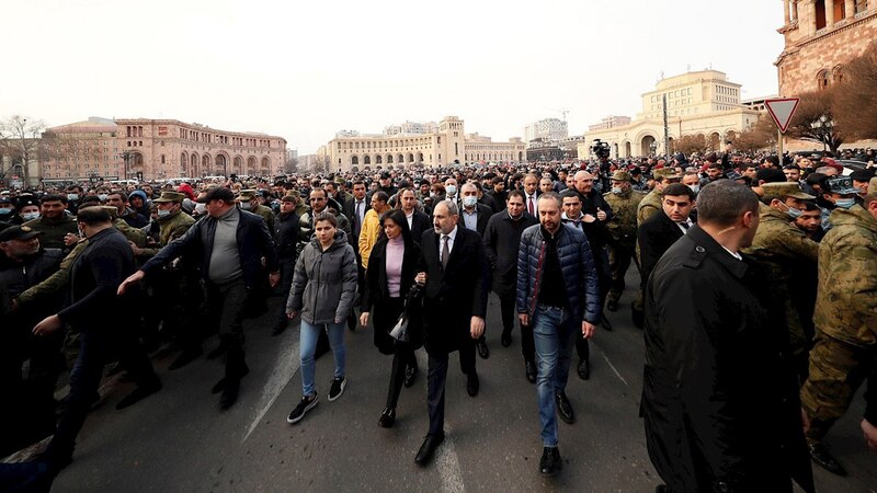 Protestas en Armenia tras la derrota en la guerra de Nagorno-Karabaj
