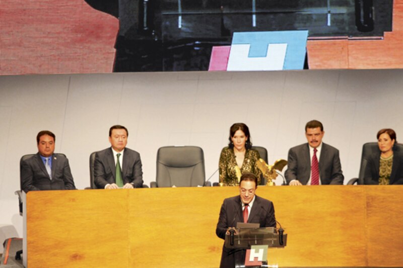 El presidente de México, Enrique Peña Nieto, pronuncia un discurso durante la ceremonia de inauguración del nuevo ciclo escolar en la Ciudad de México.