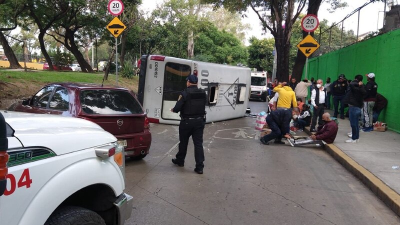 Accidente de autobús en la Ciudad de México deja varios heridos