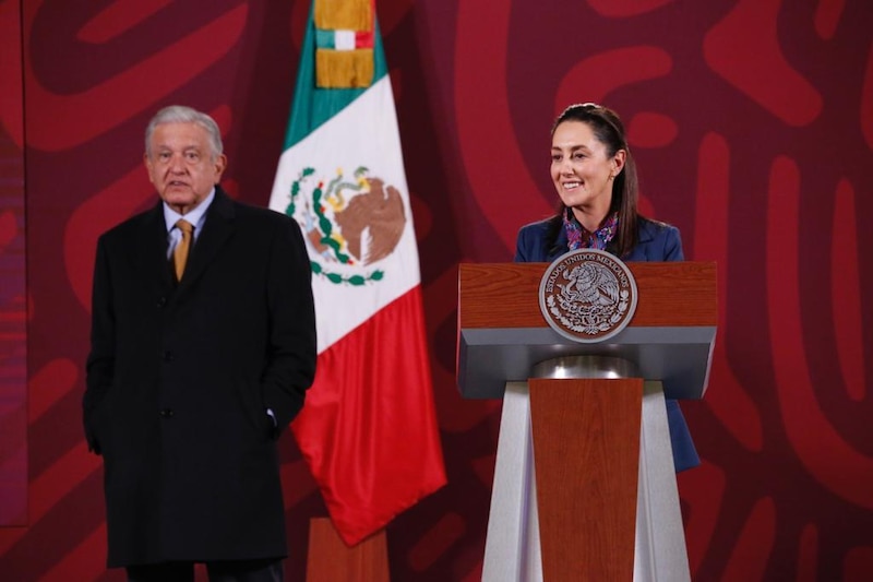 El presidente Andrés Manuel López Obrador y la jefa de gobierno de la Ciudad de México, Claudia Sheinbaum, durante una conferencia de prensa.