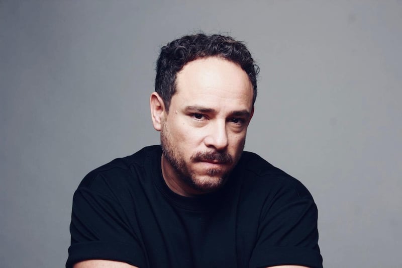 José Daniel Figueróa como "Guillermo" en Hoy No Me Puedo Levantar