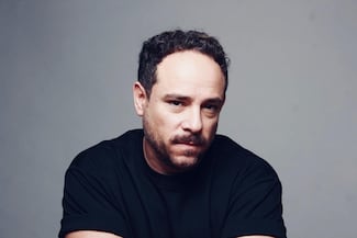 José Daniel Figueroa vuelve como Guillermo en “Hoy No Me Puedo Levantar” y celebra 20 años de historia