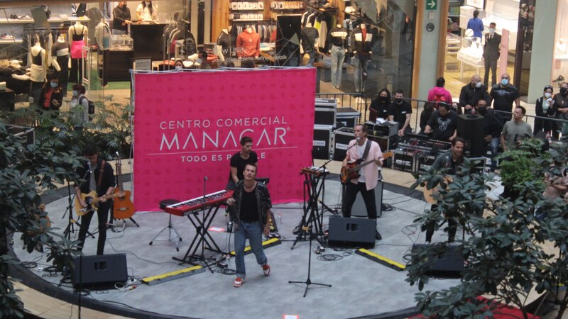 Concierto en el centro comercial Manacar