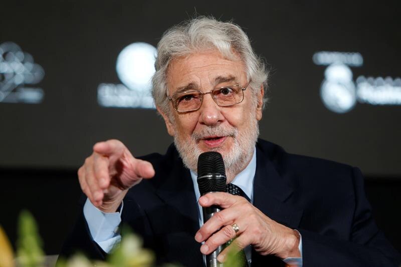 El tenor español Plácido Domingo durante una rueda de prensa.