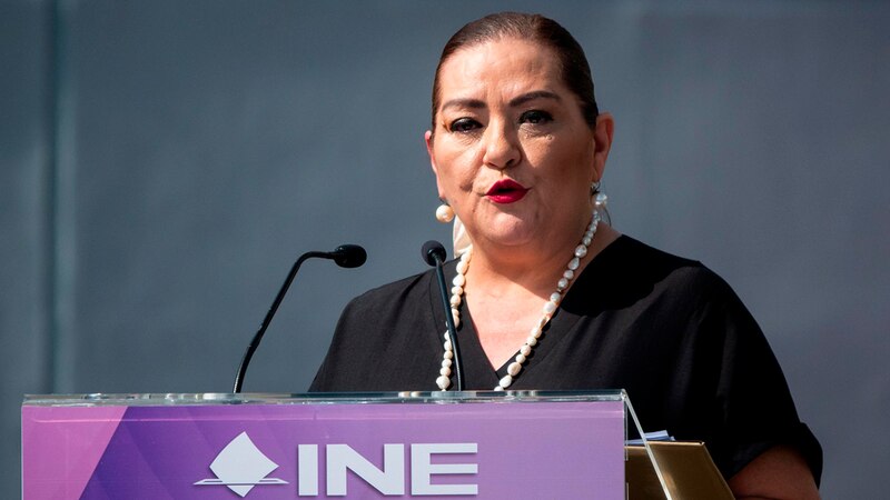 La presidenta del INE, Lorenzo Córdova, habla en una conferencia de prensa.