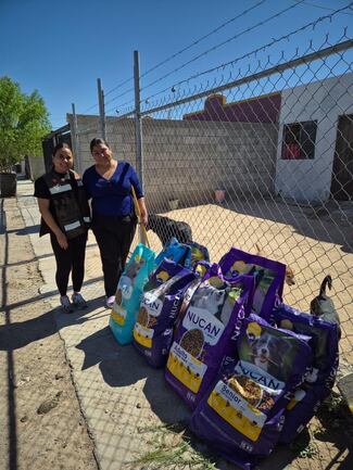 En Ciudad Juárez, entregan alimento a refugios de animales de compañía