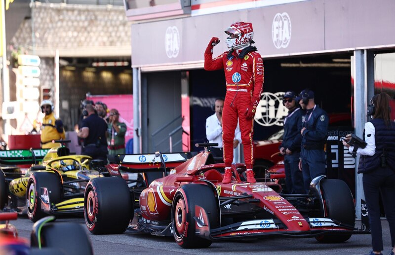 Carlos Sainz celebra su victoria en el Gran Premio de Mónaco de 2022.