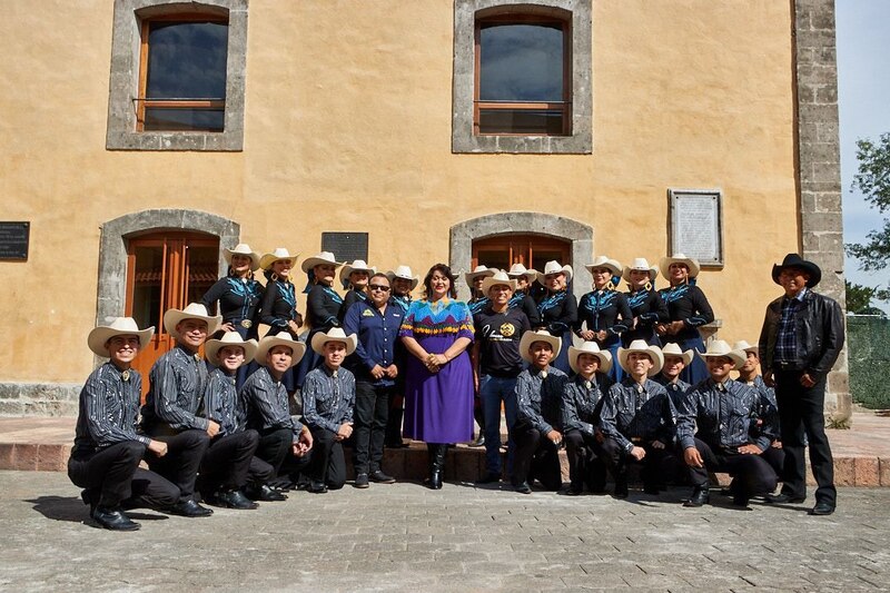 La danza folclórica mexicana es una expresión cultural vibrante y colorida.