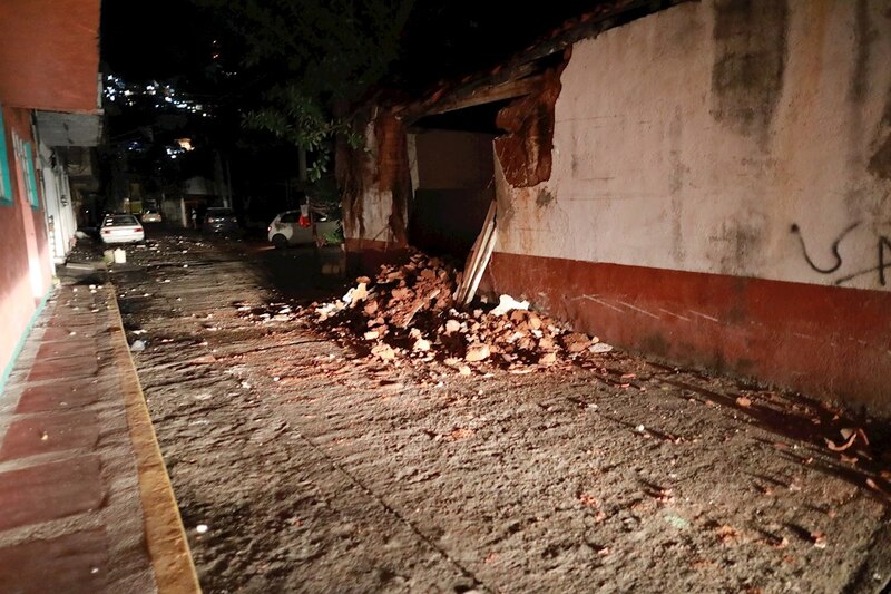 Daños en una calle de la Ciudad de México tras el terremoto de 2017