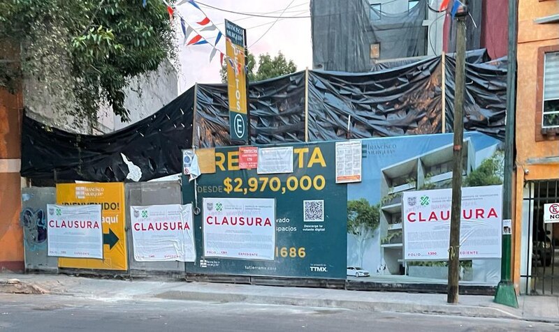 Title: Clausura de un edificio en construcción